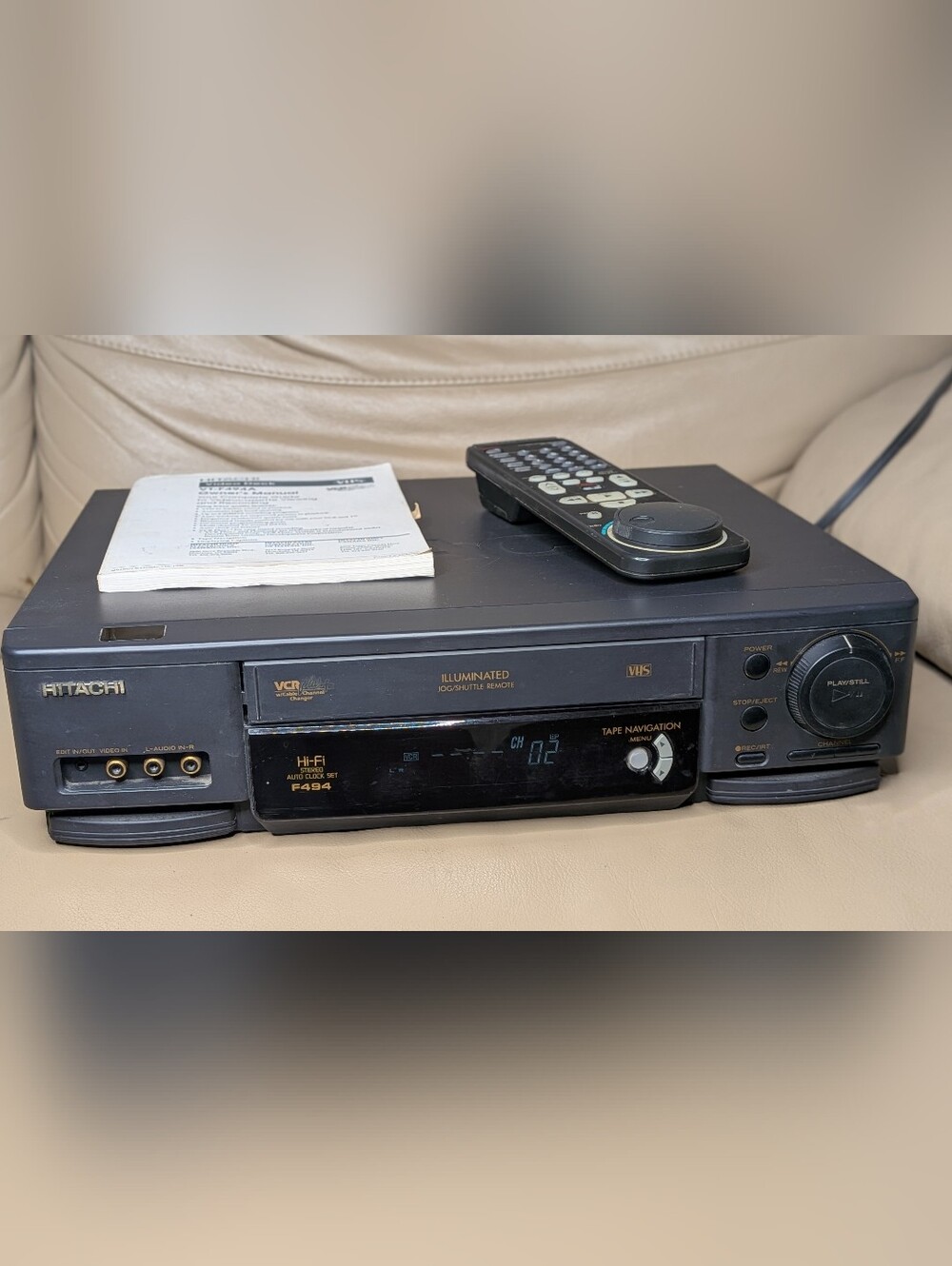 Hitachi Video Cassette Recorder VT-F494A with Remote and User's manual. Tested